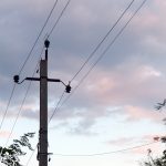 Дерева, високорослі кущі та різні будови під повітряними електромережами заборонено! Не знали, не чули?